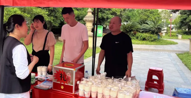 節水宣傳進(jìn)社區，貼心守護“水”安全——和濟水務(wù)開(kāi)展“便民服務(wù)進(jìn)社區”主題活動(dòng)